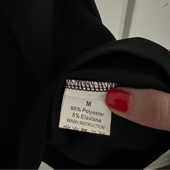 Elegant Black Sleeveless Dress - Picture 4 of 13